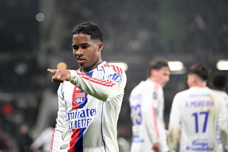 【小吧社交秀】胡梅尔斯女友驾驭不同风格 瓜帅女儿晒美照